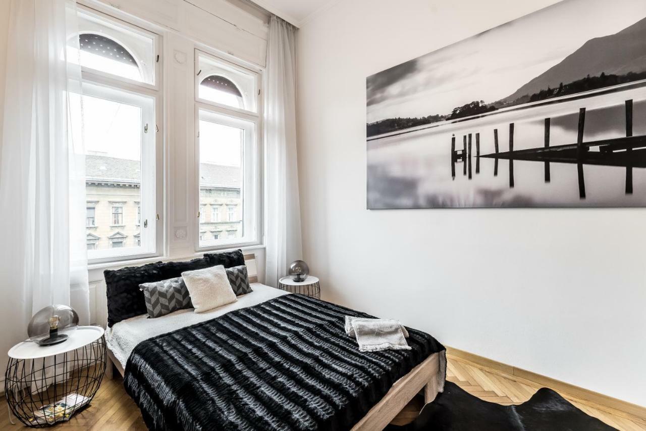 Bpr Luxe De Noir Et Blanc Apartment 布达佩斯 外观 照片